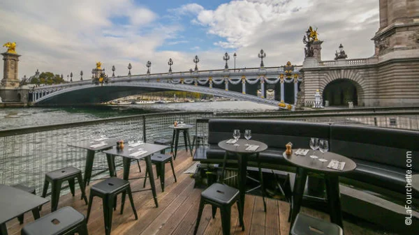 bistrot-alexandre-iii-vue-depuis-la-peniche-abc95